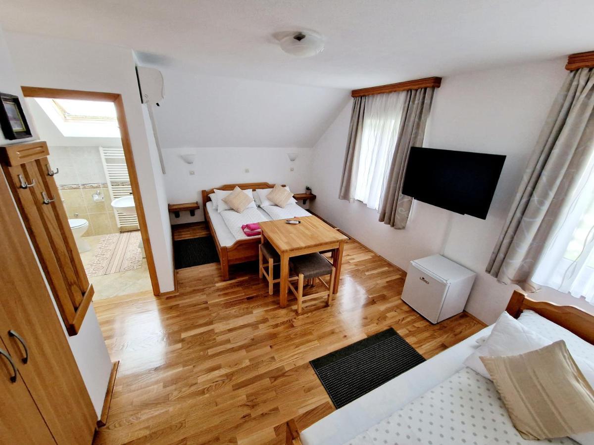 House Ana Bed & Breakfast Plitvička Jezera Екстериор снимка