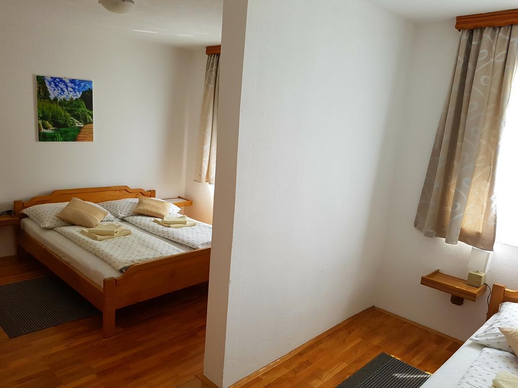 House Ana Bed & Breakfast Plitvička Jezera Екстериор снимка