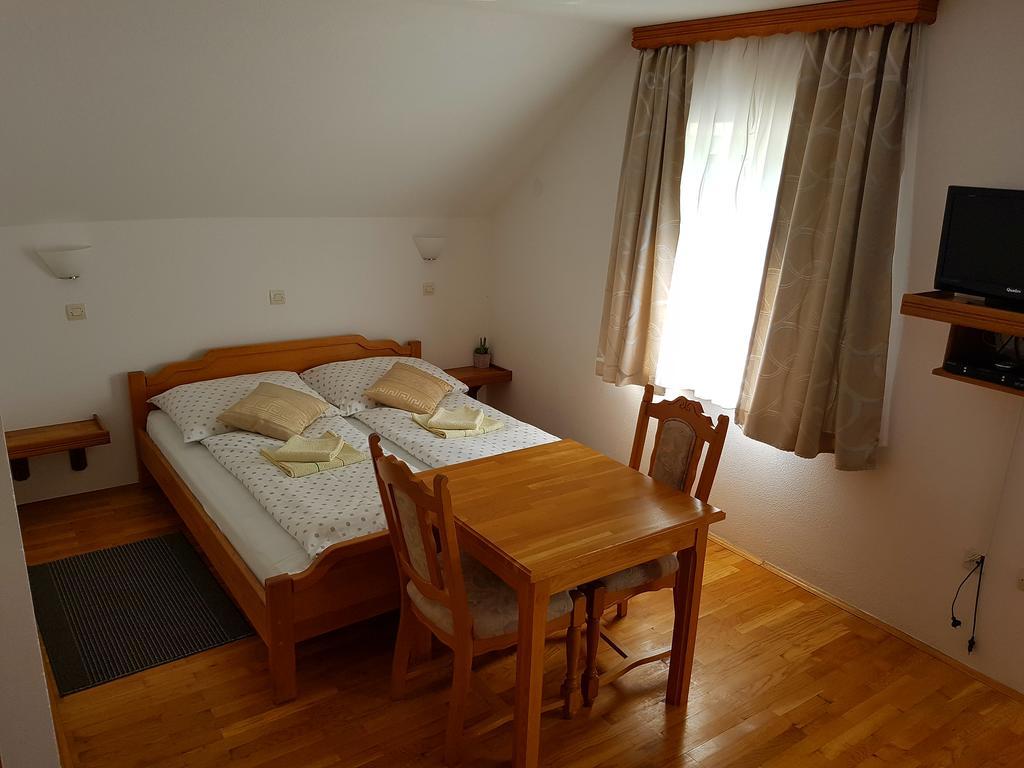 House Ana Bed & Breakfast Plitvička Jezera Екстериор снимка