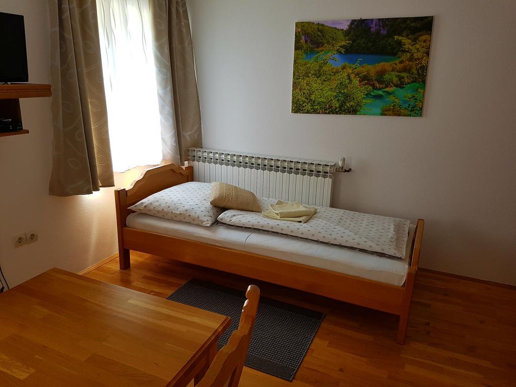 House Ana Bed & Breakfast Plitvička Jezera Екстериор снимка