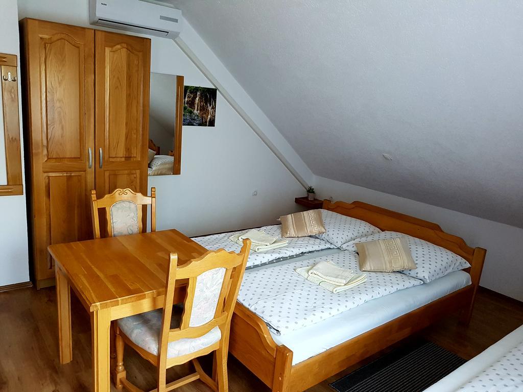 House Ana Bed & Breakfast Plitvička Jezera Екстериор снимка